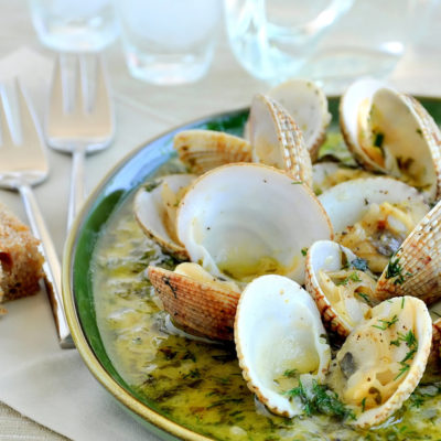 Clams/cockles,In,White,Wine,Sauce